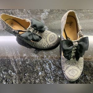 John Fluevog Baroque Caravaggio grey paisley. Excellent condition